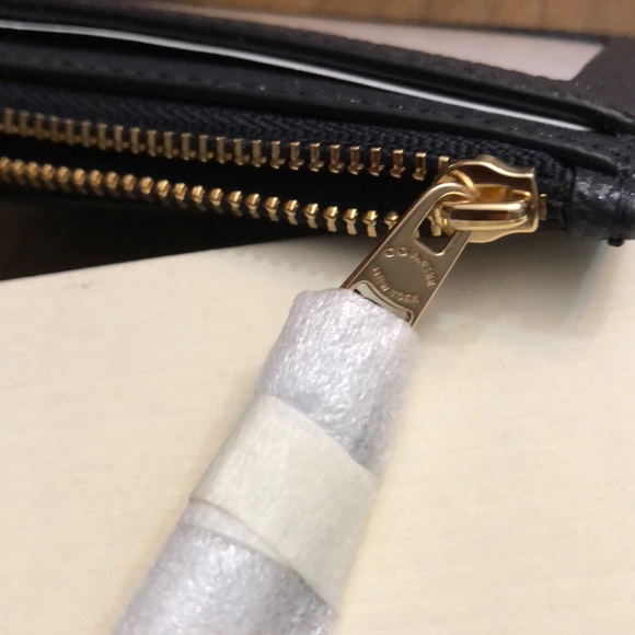 Coach ID Skin - Picture 3 of 6